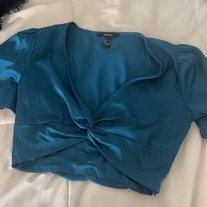 Sulking tie crop top